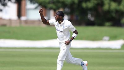 T20WC 2024: जोफ्रा आर्चर की काउंटी में फेंकी गई गेंदों ने दुनिया के टॉप बल्लेबाजों को डराया, हर गेंद मुंह पर, फैंस ने बताया खतरनाक विकेट लेने के बाद जश्न मनाते जोफ्रा आर्चर