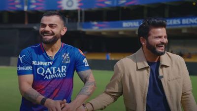 Virat Kohli: विराट कोहली का बड़ा खुलासा, कहा- सुरेश रैना ने लगाई थी मेरी गुहार, कोच ने मुझे बाहर निकाल दिया था जियो सिनेमा संग बात करते विराट कोहली और सुरेश रैना (फोटो क्रेडिट: जियो सिनेमा)