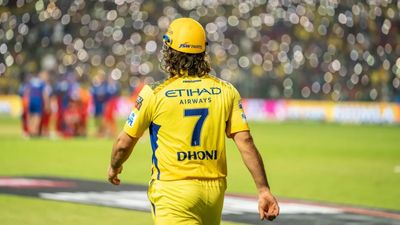 MS Dhoni Retirement : IPL 2025 में खेलेंगे या नहीं महेंद्र सिंह धोनी, RCB से हार के बाद CSK के गेंदबाजी सलाहकार ने दी बड़ी अपडेट RCB vs CSK मैच के दौरान महेंद्र सिंह धोनी