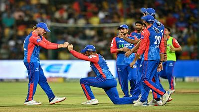 T20 WC 2024: दिल्ली का धाकड़ बल्लेबाज रिजर्व लिस्ट में हो सकता है शामिल, IPL में तूफानी बल्लेबाजी से गेंदबाजों में पैदा कर चुका है खौफ जेक फ्रेजर के साथ जश्न मनाते दिल्ली के साथी खिलाड़ी