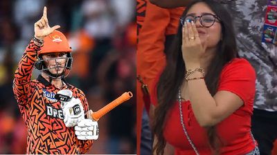 IPL 2024: अभिषेक शर्मा का तूफानी फिफ्टी के बाद बहन के लिए स्पेशल सेलिब्रेशन, देखता रह गया पूरा स्टेडियम, Video फिफ्टी का जश्न मनाते अभिषेक शर्मा (बाएं), भाई पर प्यार लुटाती बहन (दाएं)