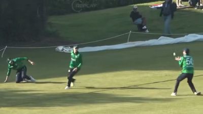 टेक्टर से डेनेली, डेनेली से डॉकरेल... तीन खिलाड़ियों ने मिलकर बचाई एक बाउंड्री, फिर उसी दम पर Ireland ने दी Netherlands को एक रन से मात टेक्टर,डेनेल और डॉकरेल ने मिलकर बाउंड्री बचाई