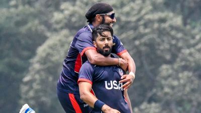 'जो हमारे रास्ते में आएगा उसे खा जाएंगे', T20 World Cup से पहले पाकिस्तानी मूल के अमेरिकी खिलाड़ी की टीम इंडिया को चेतावनी अली खान आईपीएल में केकेआर के साथ रहे हैं.