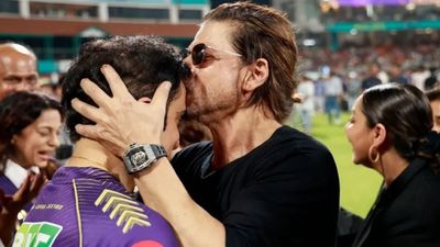 गौतम गंभीर ने कोलकाता को IPL चैंपियन बनाने के बाद ठुकराया शाहरुख खान का बड़ा ऑफर, कहा- वो हार गए, मैं कभी भी... कोलकाता की जीत के बाद शाहरुख खान ने गौतम गंभीर के माथा चूम लिया था