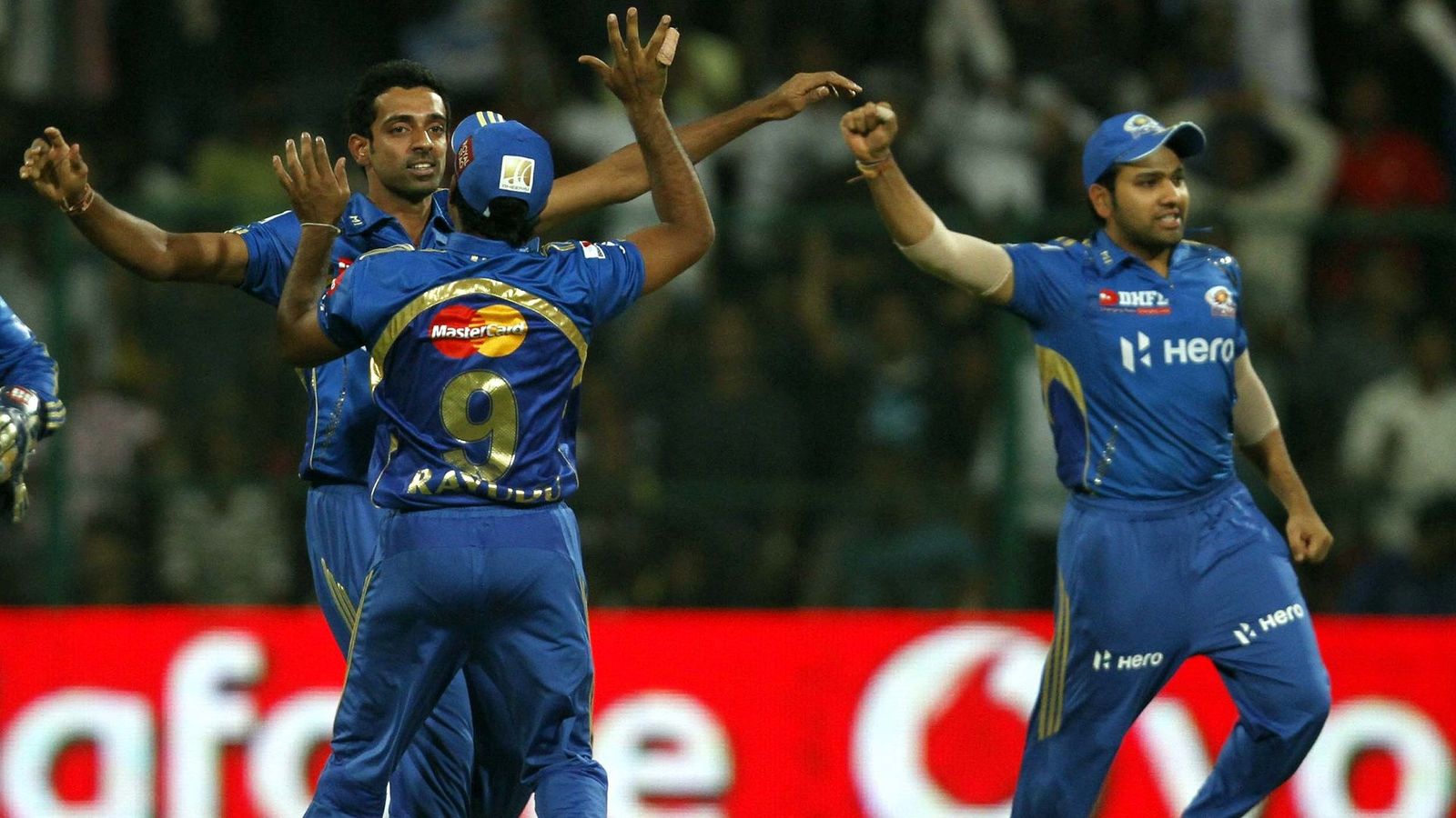 MI के जिस स्टार ने मुंबई को पांच बार बनाया चैंपियन, वो अब उसी टीम का बना मेंटॉर MI के जिस स्टार ने मुंबई को पांच बार बनाया चैंपियन, वो अब उसी टीम का बना मेंटॉर