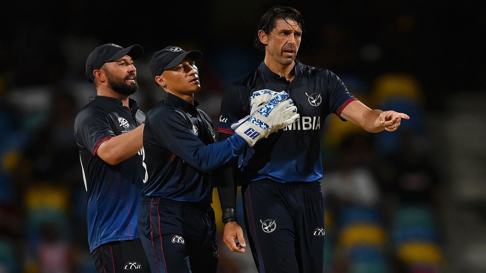 T20 World Cup 2024: डेविड विसे के आगे ओमान ने टेके घुटने, नामीबिया को सुपर ओवर में दिलाई शानदार जीत T20 World Cup 2024: डेविड विसे के आगे ओमान ने टेके घुटने, नामीबिया को सुपर ओवर में दिलाई शानदार जीत