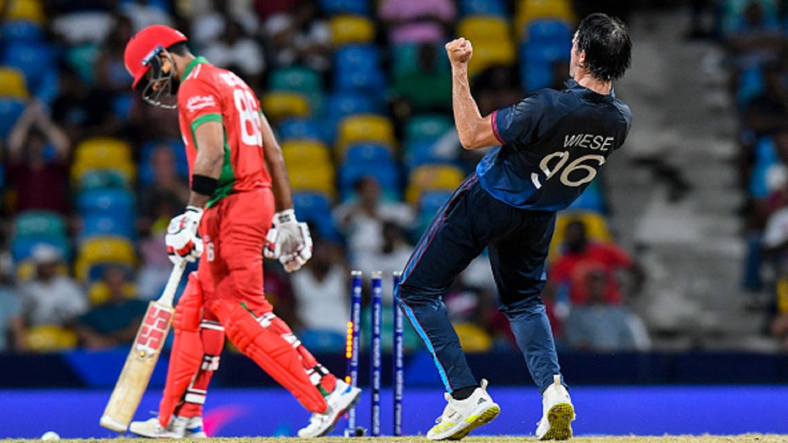 Namibia vs Oman: T20 World Cup में 12 साल में पहली बार खेला गया सुपर ओवर, 39 साल के ऑलराउंडर ने 10 गेंदों में पलट दिया मैच Namibia vs Oman: T20 World Cup में 12 साल में पहली बार खेला गया सुपर ओवर, 39 साल के ऑलराउंडर ने 10 गेंदों में पलट दिया मैच