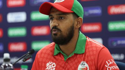 T20 World Cup: ओमान ने ऑस्ट्रेलिया को धूल चटाने के लिए भरी हुंकार, कप्तान बोले- उनके पास तकनीक वाले बल्लेबाजों की कमी ओमान के कप्तान आकिब इलियास.