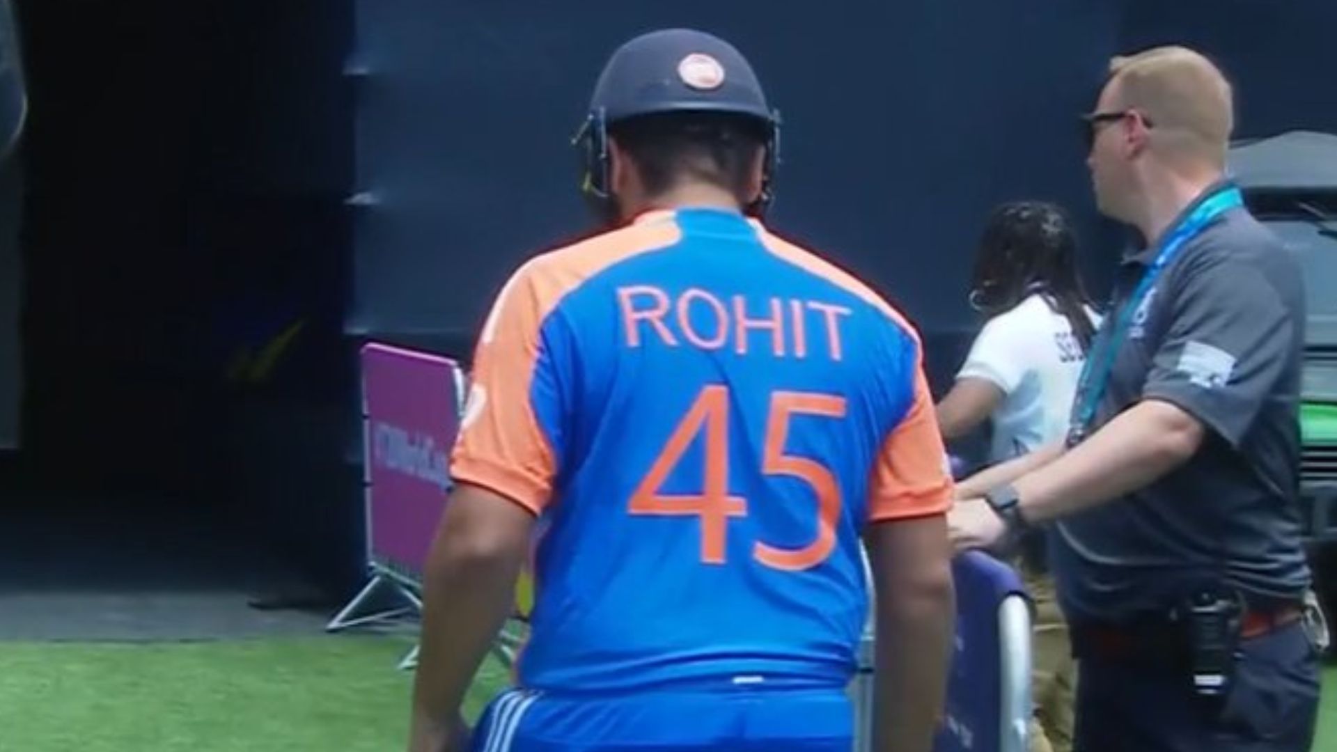 Rohit Sharma Injury: रोहित शर्मा आयरलैंड के खिलाफ मैच में चोटिल, रिटायर हर्ट होकर छोड़ी बैटिंग, जानिए पूरा मामला