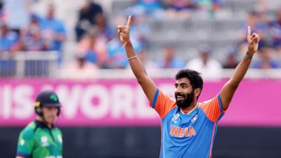 IND vs IRE, Jasprit Bumrah : न्यूयॉर्क की पिच से जसप्रीत बुमराह को नहीं कोई शिकायत, 6 रन में दो विकेट चटकाने के बाद दिया ये बेबाक बयान आयरलैंड के सामने विकेट लेने के बाद ख़ुशी जाहिर करते जसप्रीत बुमराह