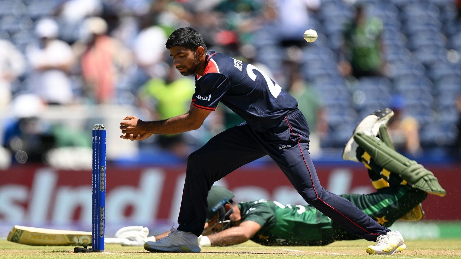 T20 World Cup 2024: सूर्यकुमार यादव के इंजीनियर दोस्त ने पाकिस्तान को हराया, जानें कौन हैं USA की ऐतिहासिक जीत के हीरो सौरभ नेत्रवलकर T20 World Cup 2024: सूर्यकुमार यादव के इंजीनियर दोस्त ने पाकिस्तान को हराया, जानें कौन हैं USA की ऐतिहासिक जीत के हीरो सौरभ नेत्रवलकर