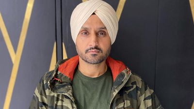 हरभजन सिंह ने T20 World Cup के बीच इस नियम को बदलने की कर दी मांग, बोले- यह गलत है, हम इसकी बात ही नहीं करते हरभजन सिंह भारत के कामयाब गेंदबाज रहे हैं.