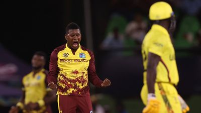 WI vs UGA: 39 रन पर ऑलआउट, युगांडा को T20 World Cup इतिहास के सबसे छोटे स्कोर पर रोक 134 रन से जीता विंडीज विकेट का जश्न मनाते अकील हुसैन