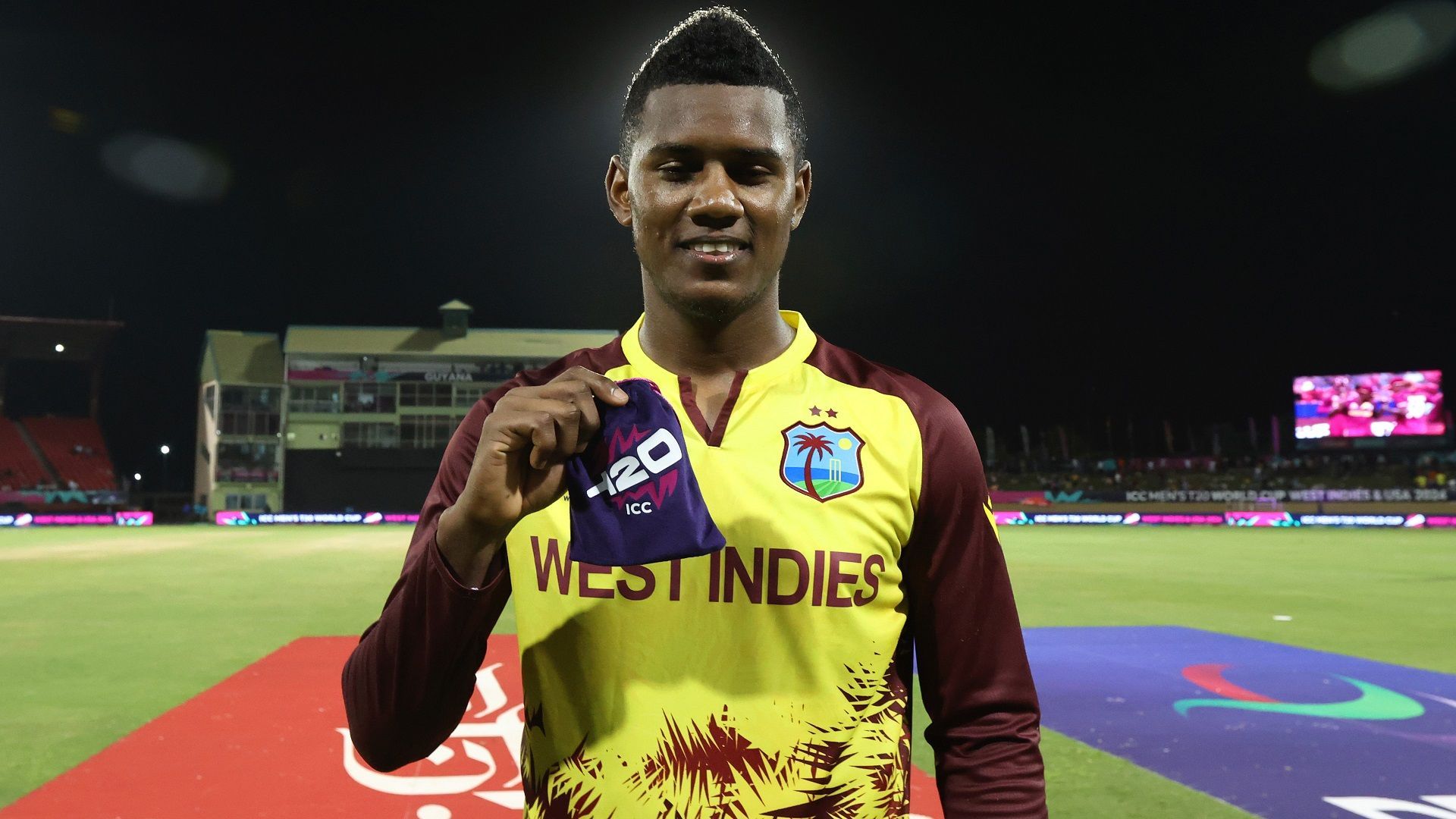 WI vs UGA: अकील हुसैन ने फाइफर लेकर रचा इतिहास,  T20 World Cup में ऐसा करने वाले पहले कैरेबियाई गेंदबाज बने 