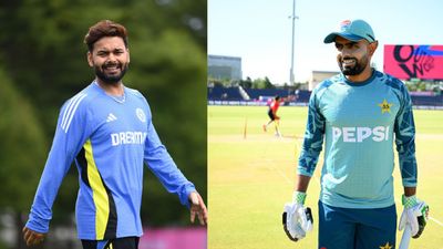 IND vs PAK : 'तेल लगाओ डाबर का विकेट गिराओ बाबर का', जैसे नारे पर ऋषभ पंत ने तोड़ी चुप्पी, कहा- इन सबसे मजा...VIDEO  ऋषभ पंत और बाबर आजम