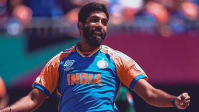 'जो लोग मेरा करियर खत्म मान रहे थे...', जसप्रीत बुमराह पाकिस्तान को धूल चटाने के बाद आलोचकों पर खूब गरजे जसप्रीत बुमराह ने पाकिस्तान के खिलाफ तीन विकेट लिए.