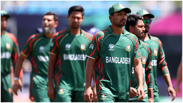 T20 WC 2024: श्रीलंका-नेपाल का मैच धुला तो बांग्लादेश की लगी लॉटरी, सुपर 8 में पहुंचने की उम्मीदें कायम, समझें पूरा समीकरण मैच खत्म होने के बाद मैदान से बाहर जाती बांग्लादेश की टीम