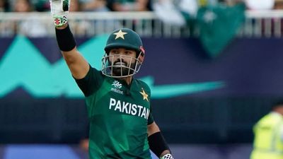 PAK vs CAN: मैच विनिंग पारी के बावजूद टी20 वर्ल्ड कप की शर्मनाक लिस्ट में शामिल हुआ मोहम्मद रिजवान का नाम मोहम्मद रिजवान 53 रन की पारी खेलने के बाद