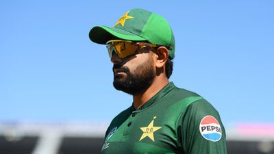 पाकिस्तान की कनाडा पर जीत के बावजूद बाबर आजम पर फूटा शाहिद अफरीदी का गुस्सा, कहा - उनकी इज्जत तब होती जब वो शाहीन... पाकिस्तान के कप्तान बाबर आजम