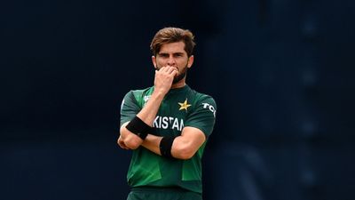 T20 World Cup 2024 : 'हम कोई गली क्रिकेट टीम के नहीं जो...', शाहीन अफरीदी हुए भावुक, पाकिस्तानी फैंस से को ये बड़ी अपील टी20 वर्ल्ड कप में मैच के दौरान शाहीन अफरीदी