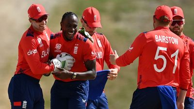 T20 World Cup 2024: इंग्लैंड अब कैसे कर सकता हैं सुपर 8 में एंट्री? बाहर होने की कगार पर खड़ी डिफेंडिंग चैंपियन की पहली जीत से जगी आस इंग्लैंड ने ओमान पर बड़ी जीत हासिल की