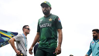 बाबर आजम-शाहीन अफरीदी को टीम से निकालने की मांग, पाकिस्तान के T20 World Cup से बाहर होने के बाद बोला PAK स्टार- ये सोशल मीडिया के किंग हैं पाकिस्तानी टीम टी20 वर्ल्ड कप से बाहर हो गई है (PC: Getty)