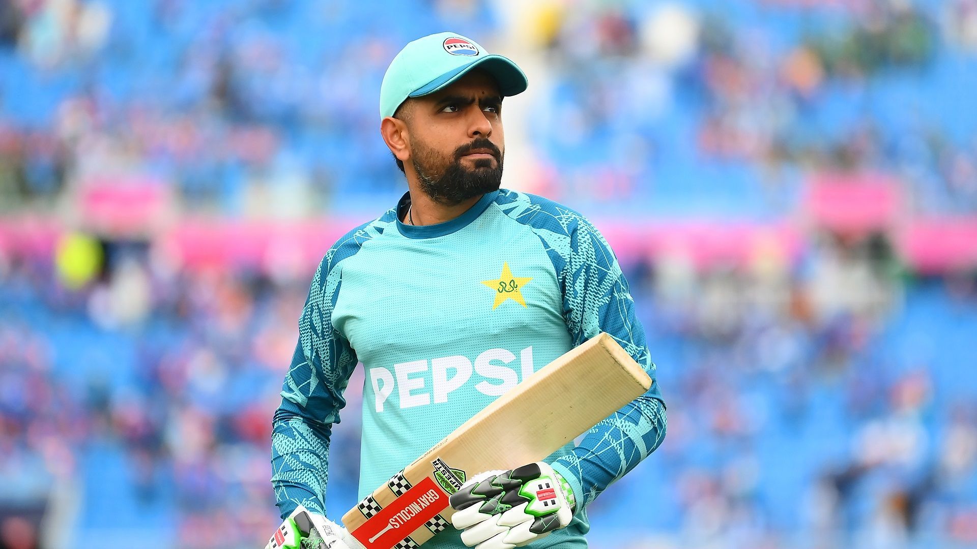 '2 मिनट दो, सिर पर मत चढ़ो',  बाबर आजम ने बीच सड़क खोया आपा, पाकिस्‍तान के T20 World Cup 2024 से बाहर होने के बाद कप्‍तान का वायरल Video