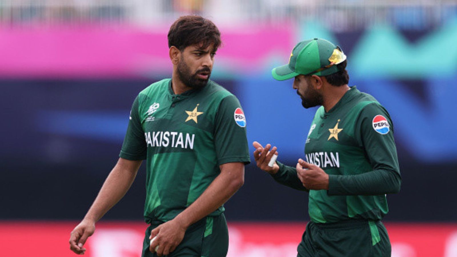 T20 World Cup 2024 में पाकिस्तान टीम की फजीहत का पर्दा फाश, बाबर-शाहीन के अलावा भी खिलाड़ियों में गुटबाजी, अब हुआ बड़ा खुलासा T20 World Cup 2024 में पाकिस्तान टीम की फजीहत का पर्दा फाश, बाबर-शाहीन के अलावा भी खिलाड़ियों में गुटबाजी, अब हुआ बड़ा खुलासा