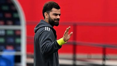 Virat Kohli से क्यों T20 World Cup में छीनी गई नंबर 3 की पॉजीशन, बैटिंग कोच ने बता दी पूरी कहानी विराट कोहली टी20 वर्ल्ड कप में नाकाम रहे हैं.
