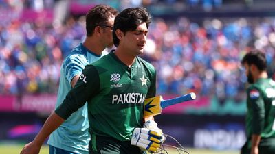 T20 World Cup 2024, PAK vs IRE : आयरलैंड के सामने पाकिस्तान टीम से क्यों बाहर हो गए नसीम शाह? कप्तान बाबर आजम ने दिया ये जवाब भारत के खिलाफ मैच के बाद नसीम शाह