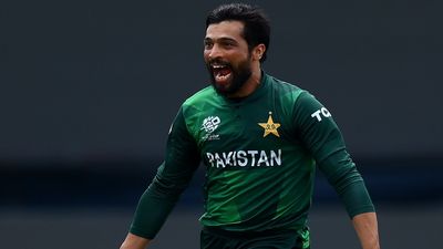 बाबर आजम का T20 World Cup 2024 के लिए रिटायरमेंट से लौटने वाले आमिर-वसीम पर बड़ा बयान, पाकिस्तानी टीम में दोनों के योगदान पर क्या कह गए? मोहम्मद आमिर ने आयरलैंड के खिलाफ दो विकेट लिए.