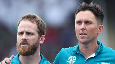 NZ vs PNG: ट्रेंट बोल्ट ने न्यूजीलैंड के लिए खेला आखिरी टी20 मैच तो भावुक हुए केन विलियमसन, कहा- काफी दुख हो रहा है कि... राष्ट्रगान के दौरान केन विलियमसन और ट्रेंट बोल्ट