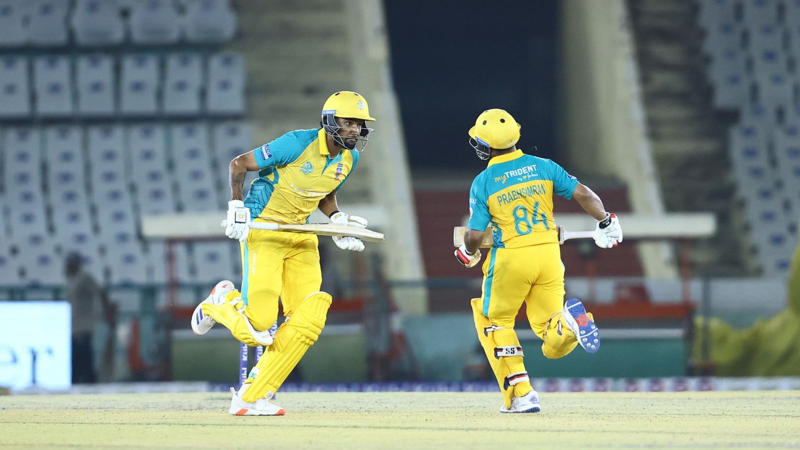 Sher E Punjab T20 Cup 2024 : पंजाब किंग्स के ओपनर ने 11 छक्के उड़ाकर ठोका हाहाकारी शतक, अभिषेक शर्मा की टीम को 3 विकेट से दी मात Sher E Punjab T20 Cup 2024 : पंजाब किंग्स के ओपनर ने 11 छक्के उड़ाकर ठोका हाहाकारी शतक, अभिषेक शर्मा की टीम को 3 विकेट से दी मात