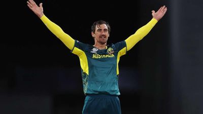 AUS vs BAN: सालों बाद ध्वस्त हुआ लसिथ मलिंगा का वर्ल्ड कप रिकॉर्ड, बांग्लादेश के खिलाफ 1 विकेट लेकर बनाया वर्ल्ड रिकॉर्ड  मिचेल स्टार्क विकेट लेने के बाद