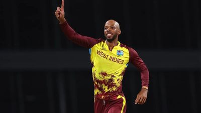 WI vs USA: मुश्किल से पहुंचा स्टेडियम, फिर मचाया कोहराम, वेस्टइंडीज की जीत के हीरो ने बताया मैच से पहले क्या हुआ था रोस्टन चेज वेस्ट इंडीज के गेंदबाज