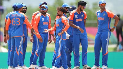 IND vs BAN: कुलदीप यादव पर मैच में चीख पड़े रोहित शर्मा, स्टंप माइक में रिकॉर्ड हुआ गुस्सा, बोले- क्या है, खेलने दे ना यार कुलदीप यादव ने बांग्लादेश के खिलाफ 3 विकेट लिए.