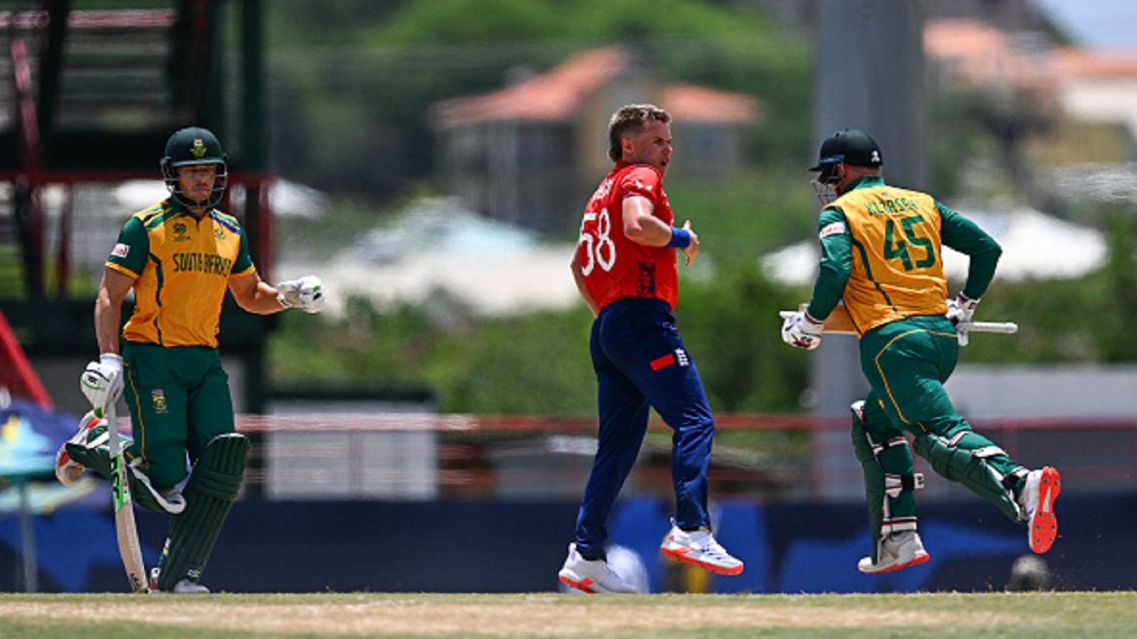 वेस्टइंडीज के खिलाफ करो या मरो मैच से पहले साउथ अफ्रीका को जोर का झटका, अंपायर से बहस करने पर स्टार प्लेयर को आईसीसी ने दी सजा वेस्टइंडीज के खिलाफ करो या मरो मैच से पहले साउथ अफ्रीका को जोर का झटका, अंपायर से बहस करने पर स्टार प्लेयर को आईसीसी ने दी सजा