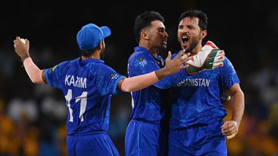 AUS vs AFG: 'हम जैसे गरीबों को...', राशिद खान-गुलबदीन नईब ने ऑस्ट्रेलिया को पटखनी देने के बाद अफगानिस्तान भेजा खास मैसेज गुलबदीन नईब ने ऑस्ट्रेलिया के खिलाफ चार विकेट लिए.