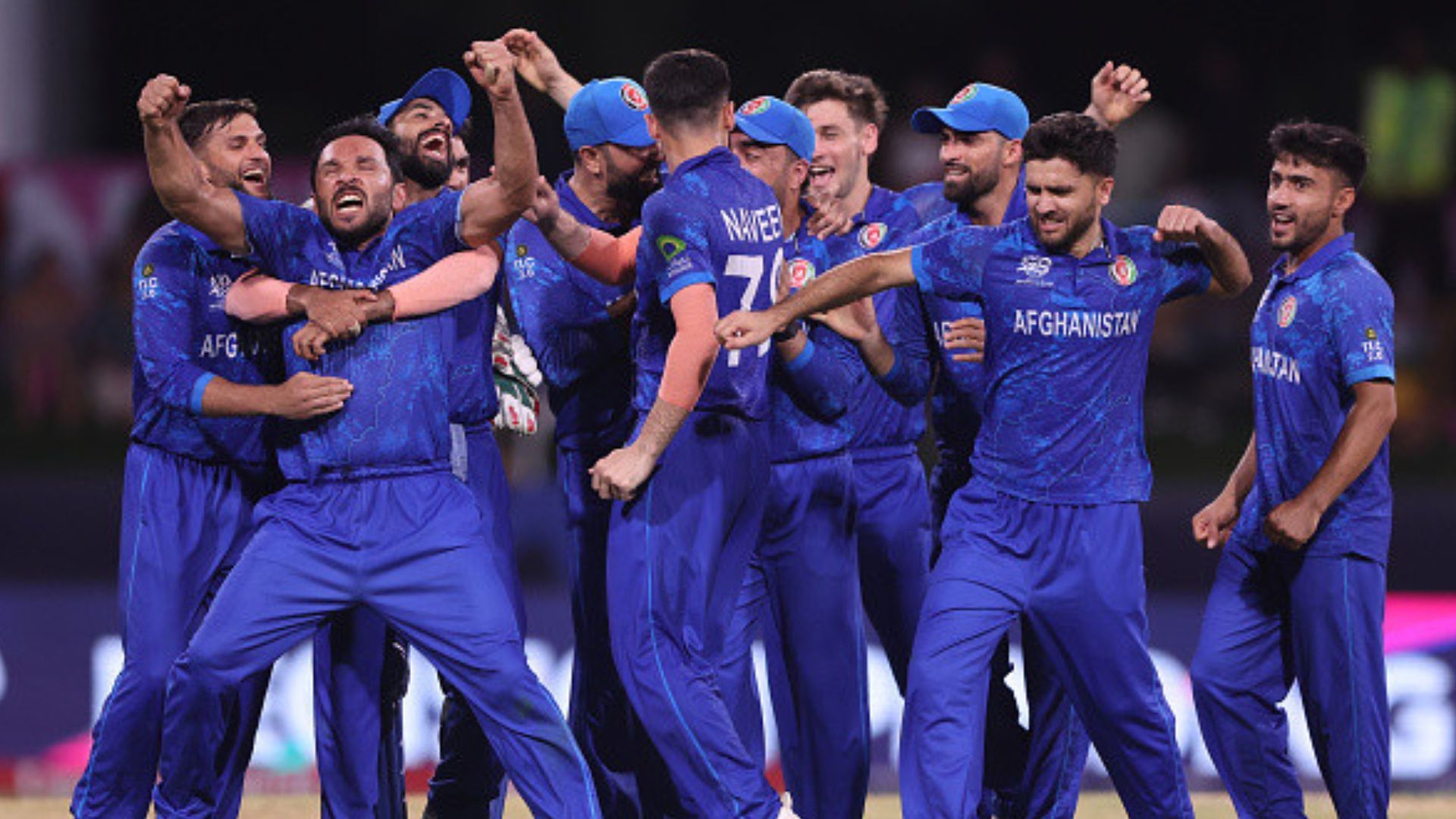 'IPL के चलते भारत से हारता है अफगानिस्तान', पाकिस्तानी पत्रकार की बात पर आग बबूला हुए अश्विन, जमकर लगाई लताड़ ऑस्ट्रेलिया को हराने के बाद जोश में अफगानिस्तान के खिलाड़ी