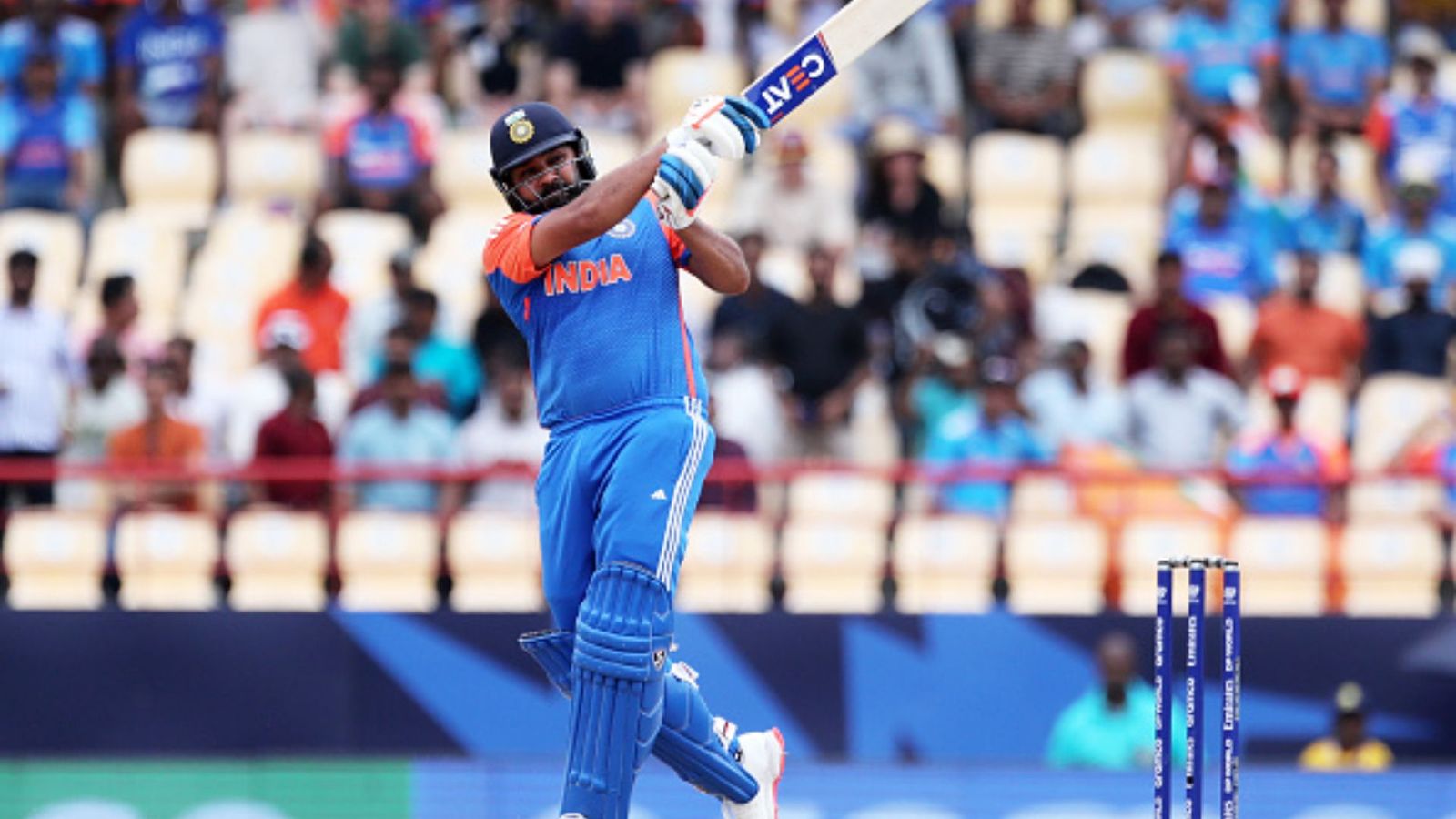 IND vs AUS: रोहित शर्मा ने ऑस्ट्रेलियाई के खिलाफ हाहाकारी छक्के लगा 19 गेंद पर ठोकी फिफ्टी, बना डाला टी20 वर्ल्ड कप इतिहास का बड़ा रिकॉर्ड IND vs AUS: रोहित शर्मा ने ऑस्ट्रेलियाई के खिलाफ हाहाकारी छक्के लगा 19 गेंद पर ठोकी फिफ्टी, बना डाला टी20 वर्ल्ड कप इतिहास का बड़ा रिकॉर्ड