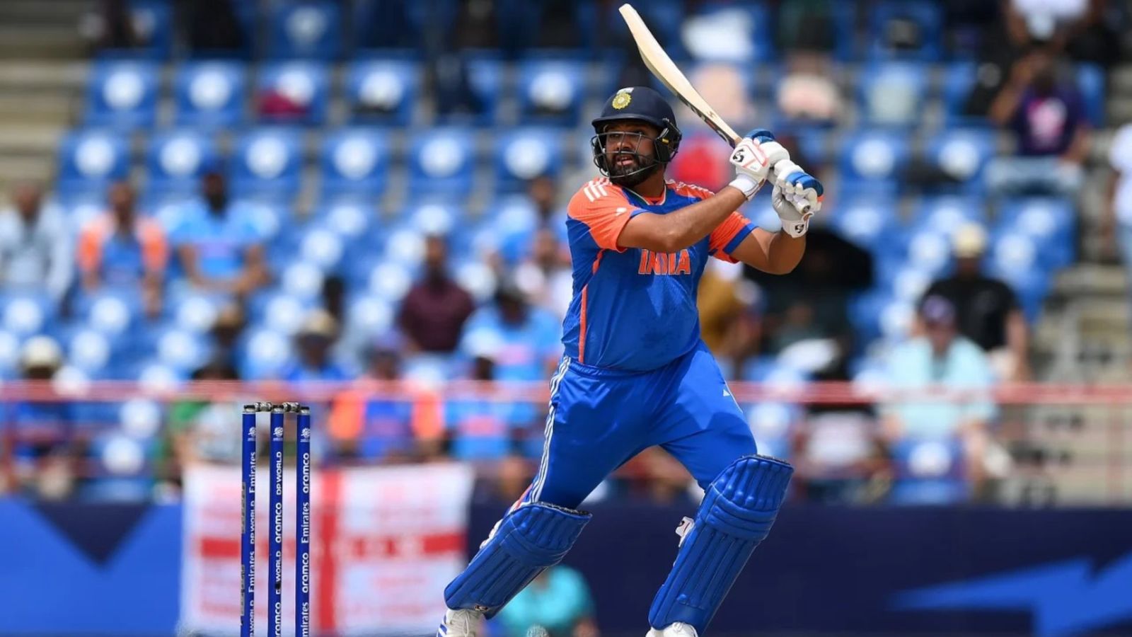 Rohit Sharma ने स्टार्क के ओवर से लूटे 29 रन, कमिंस को ठोका 100 मीटर लंबा सिक्स, छक्कों का बनाया सबसे बड़ा रिकॉर्ड Rohit Sharma ने स्टार्क के ओवर से लूटे 29 रन, कमिंस को ठोका 100 मीटर लंबा सिक्स, छक्कों का बनाया सबसे बड़ा रिकॉर्ड
