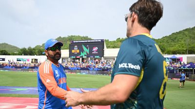 IND vs AUS: रोहित शर्मा की बल्लेबाजी का कायल हुआ ऑस्ट्रेलियाई गेंदबाज, मैच के बाद कहा- मैं देख चुका हूं कि अगर तुम... मैच के बाद मिचेल मार्श से हाथ मिलाते रोहित शर्मा