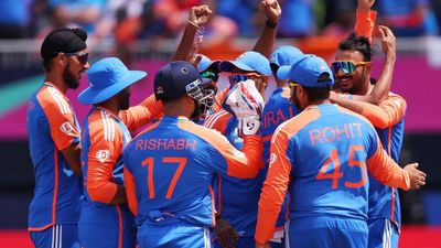 T20 WC 2024: टीम इंडिया की जीत पर दिल्ली पुलिस का हिट एंड रन केस! जानें 11 भारतीय खिलाड़ियों पर लगा किस चीज की चोरी का आरोप? जीत का जश्न मनाते टीम इंडिया के खिलाड़ी