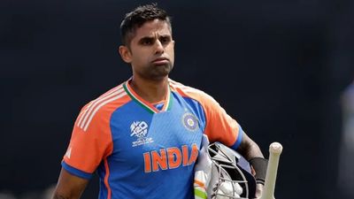 सूर्यकुमार यादव को T20 World Cup 2024 सेमीफाइनल से पहले झटका, IND vs ENG मैच से पहले छीनी बादशाहत, जानें कौन बना नंबर वन? टीम इंडिया के बल्लेबाज सूर्यकुमार यादव