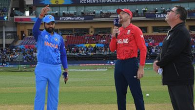 IND vs ENG, Semifinal : गयाना से आई बुरी खबर, बारिश के चलते 5-5 ओवर का मैच हुआ तब भी नहीं निकलेगा नतीजा, जानिए वजह टी20 वर्ल्ड कप 2022 में मैच के दौरान भारत के कप्तान रोहित शर्मा और इंग्लैंड के कप्तान जोस बटलर