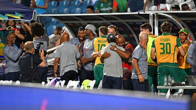 T20 World Cup 2024: डिविलियर्स-स्टेन से लेकर ग्रेम स्मिथ तक, 32 साल बाद साउथ अफ्रीका के फाइनल में पहुंचते ही झूमे 'जख्मी' दिग्गज फाइनल में पहुंचने के बाद जश्न मनाते साउथ अफ्रीका के खिलाड़ी