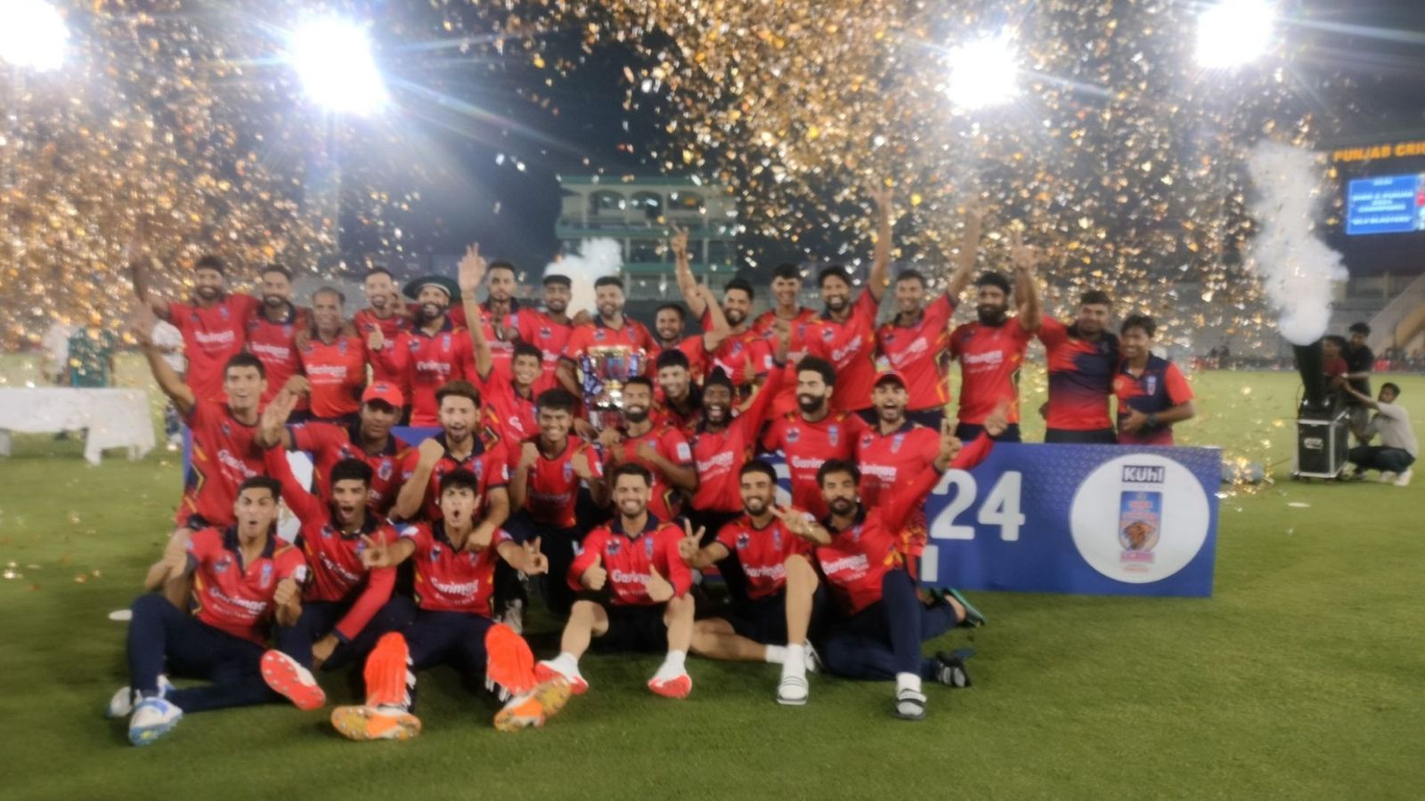 Sher E Punjab T20 Cup 2024 : मुंबई इंडियंस के खिलाड़ी की टीम बनी चैंपियन, 205 रनों के टारगेट का बनाया खिलौना, लगातार दूसरी बार खिताब पर जमाया कब्ज़ा  Sher E Punjab T20 Cup 2024 : मुंबई इंडियंस के खिलाड़ी की टीम बनी चैंपियन, 205 रनों के टारगेट का बनाया खिलौना, लगातार दूसरी बार खिताब पर जमाया कब्ज़ा