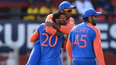 IND vs ENG: रोहित शर्मा ने भारत को फाइनल में पहुंचाकर किया कमाल, एमएस धोनी के इस महारिकॉर्ड की कर ली बराबरी भारत ने इंग्लैंड को हराकर फाइनल का टिकट कटाया