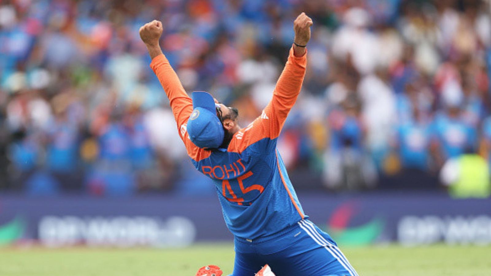 भारत खुशी के आंसुओं में डूबा, रोहित की टीम इंडिया 13 साल बाद बनी वर्ल्ड चैंपियन, दिल थाम देने वाले फाइनल में आखिरी गेंद पर साउथ अफ्रीका का दिल तोड़ा भारत खुशी के आंसुओं में डूबा, रोहित की टीम इंडिया 13 साल बाद बनी वर्ल्ड चैंपियन, दिल थाम देने वाले फाइनल में आखिरी गेंद पर साउथ अफ्रीका का दिल तोड़ा