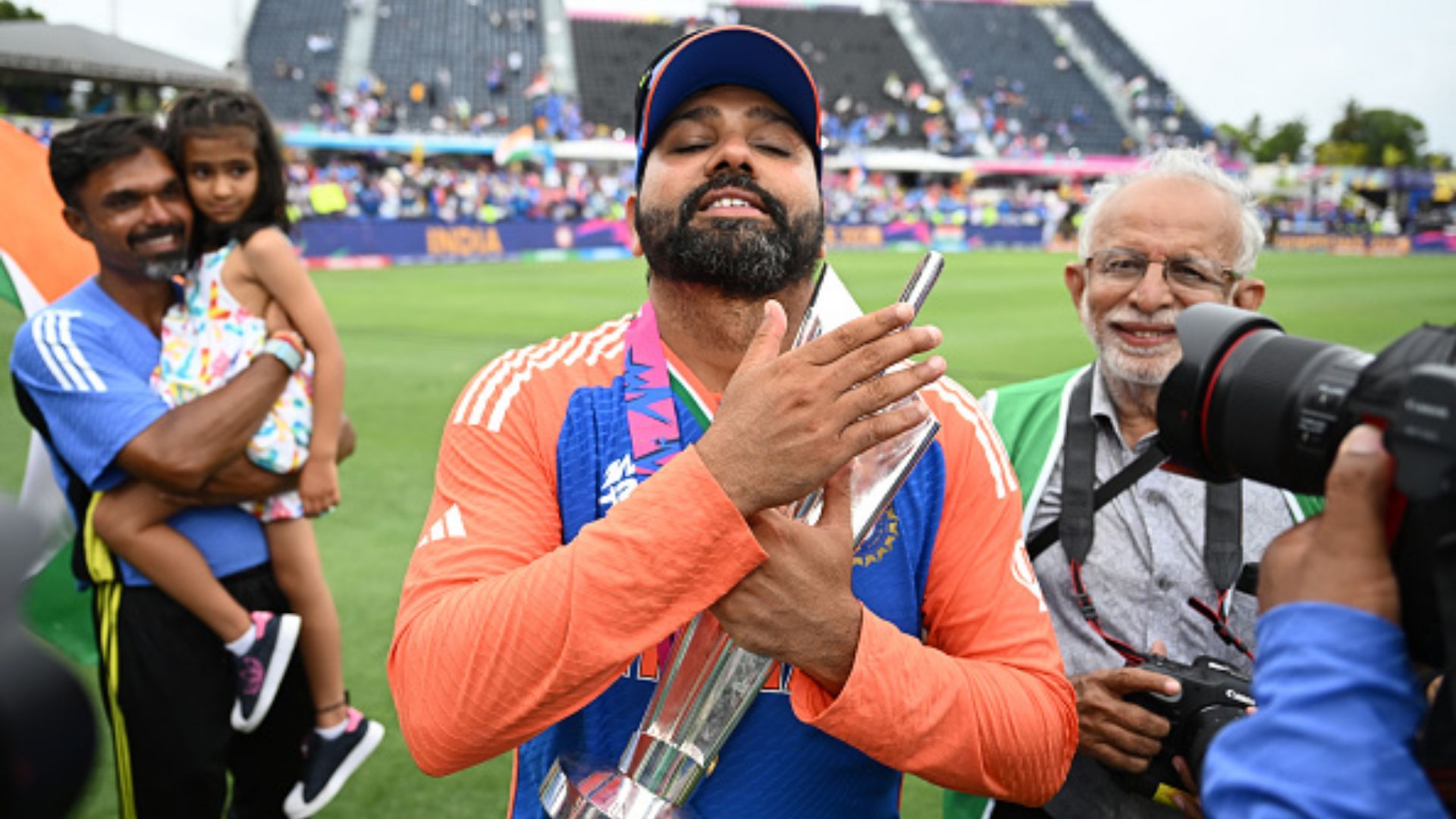 IND vs SA Final : रोहित शर्मा ने जीत के बाद टीम को लेकर कही बड़ी बात, हाथ जोड़कर कहा- लड़कों का शुक्रगुजार हूं